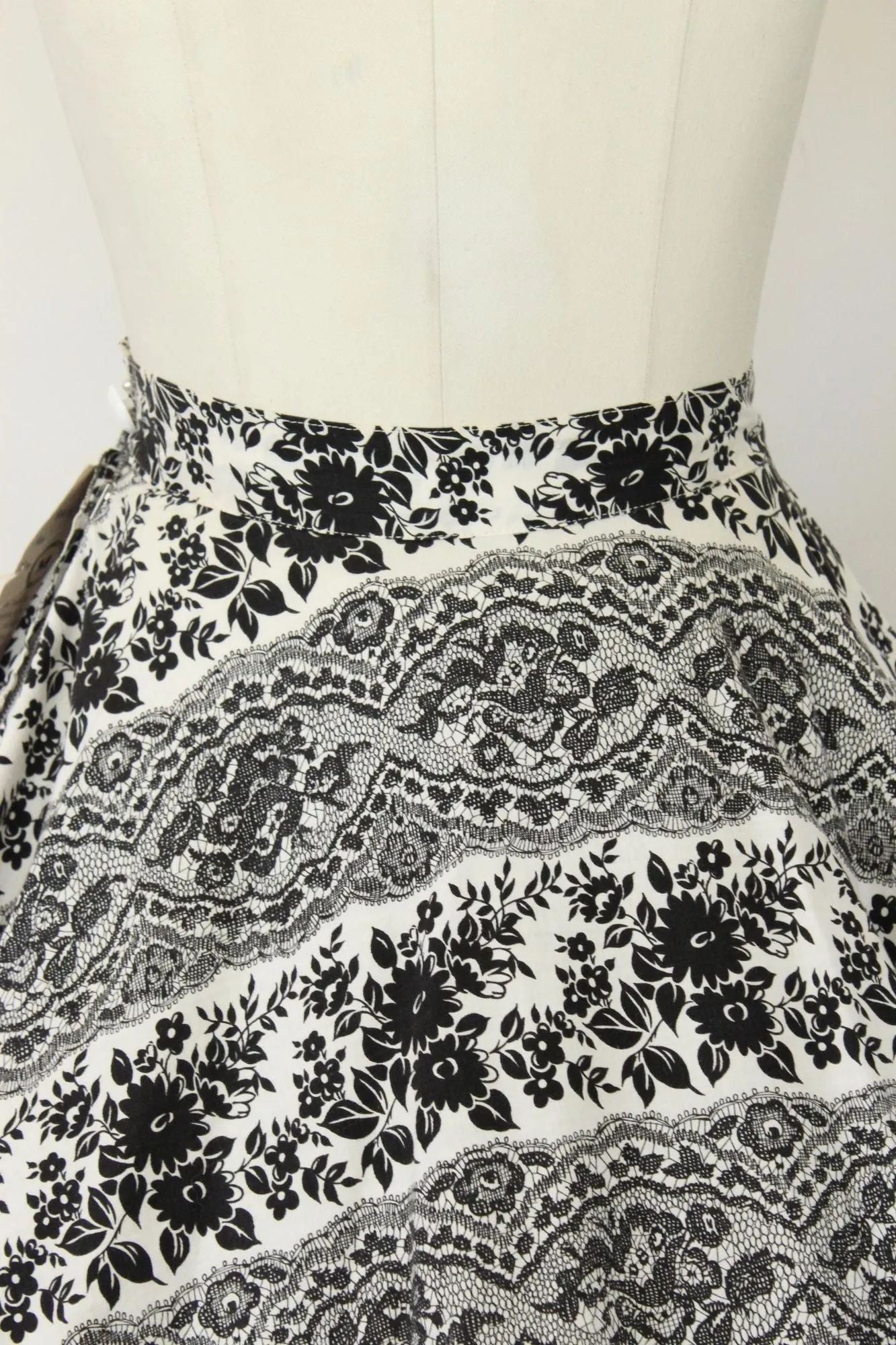 Vintage 1950s Deadstock New with Tags Geeta Black and White Full Circle Skirt