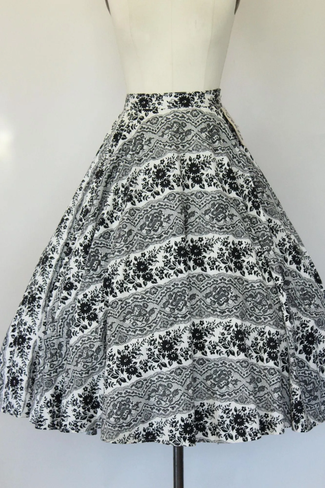 Vintage 1950s Deadstock New with Tags Geeta Black and White Full Circle Skirt