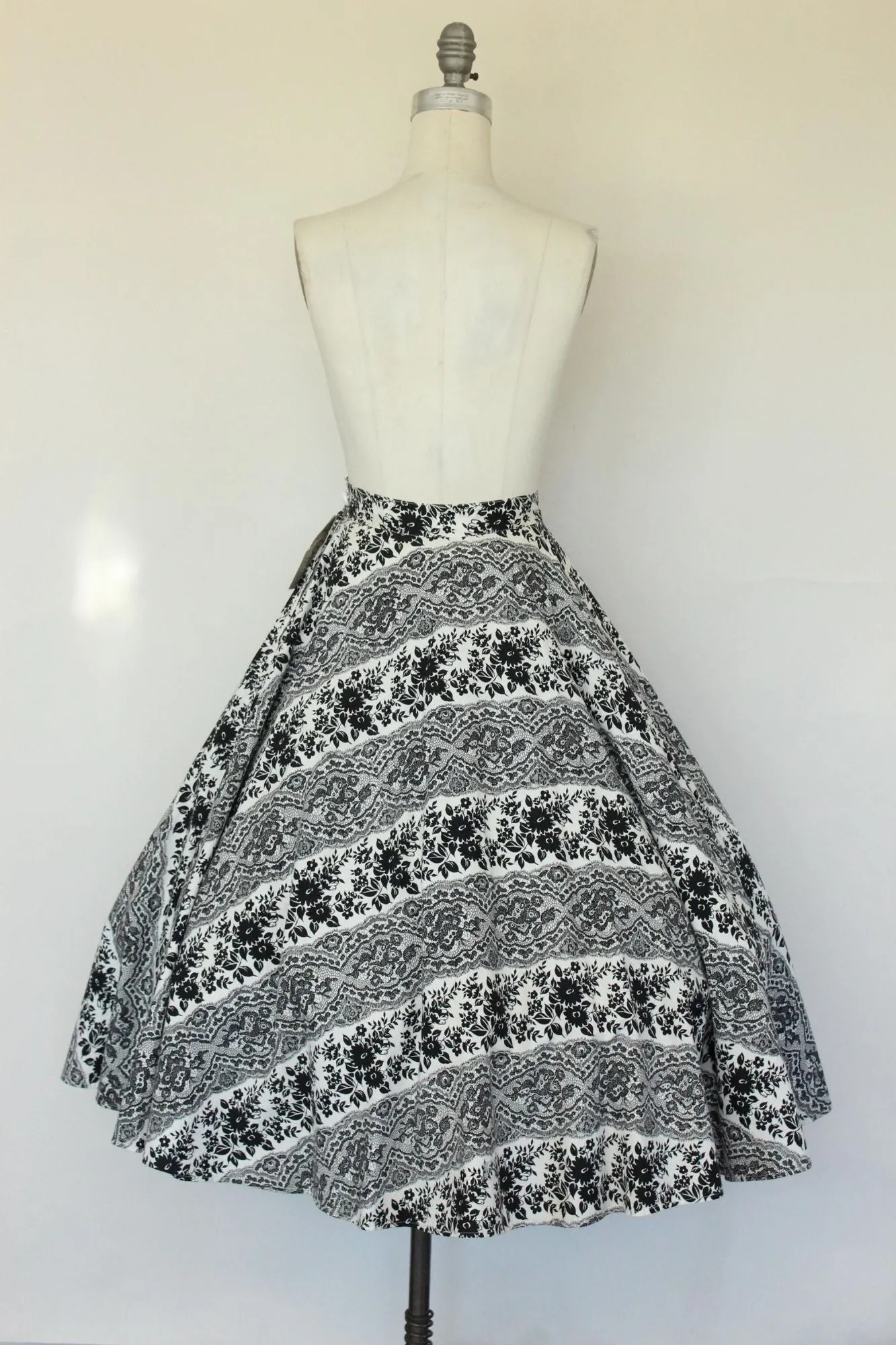 Vintage 1950s Deadstock New with Tags Geeta Black and White Full Circle Skirt